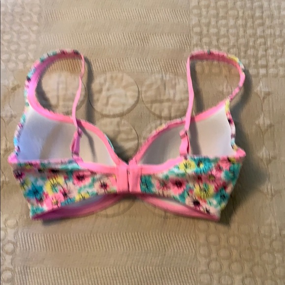 Victoria’s Secret Bra. - Picture 2 of 3